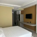 Hotel 6 Marsi