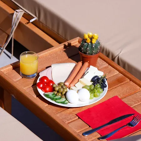 6 Marsi Otel Golem (Tirana)