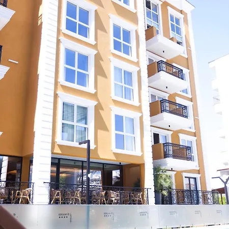 6 Marsi Otel Golem (Tirana)