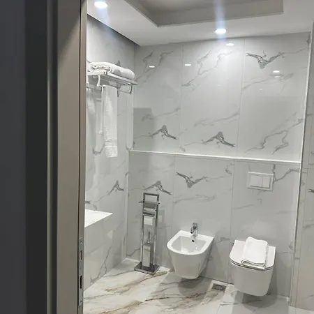 6 Marsi 4* Golem (Tirana)