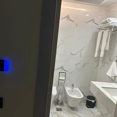 6 Marsi Otel Golem (Tirana)