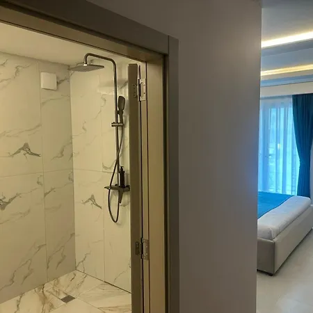 6 Marsi Otel Golem (Tirana)