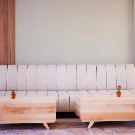 6 Marsi Szálloda Golem