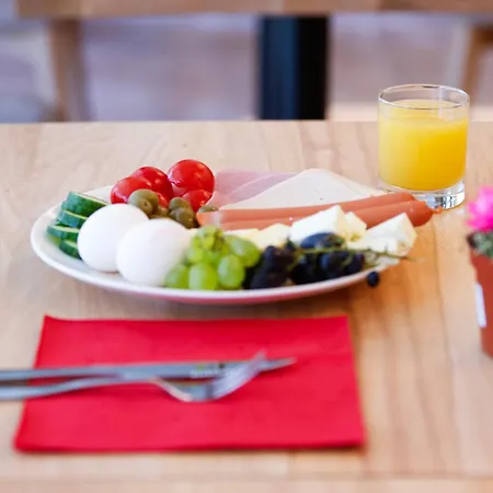 6 Marsi Szálloda Golem