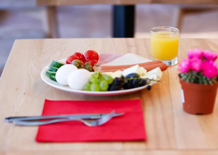 6 Marsi 酒店 格勒姆