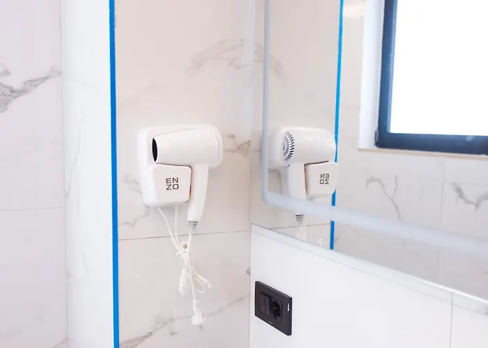 6 Marsi 4* Golem (Tirana)