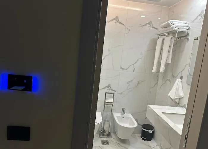 6 Marsi 酒店 格勒姆